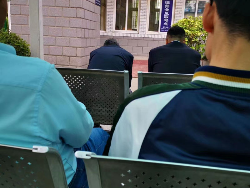 年輕人因賭博欠債變身詐騙犯，被判刑十年！上海專業(yè)刑事律師來回答