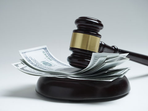 上海比較出名的刑事律師 親弟弟將我按在地上不停地打最后我昏了過去這