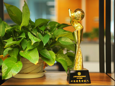 上海房地產(chǎn)的律師講上個業(yè)主的物業(yè)費要我交嗎